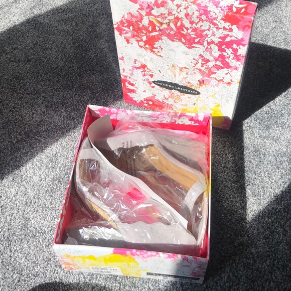 NIB Chinese Laundry Sea Breeze Micro Suede Sandal - Picture 2 of 8